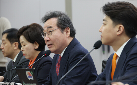 이낙연 개혁신당 공동대표가 13일 국회 의원회관에서 열린 제1차 최고위원회의에서 발언을 하고 있다. <연합뉴스>